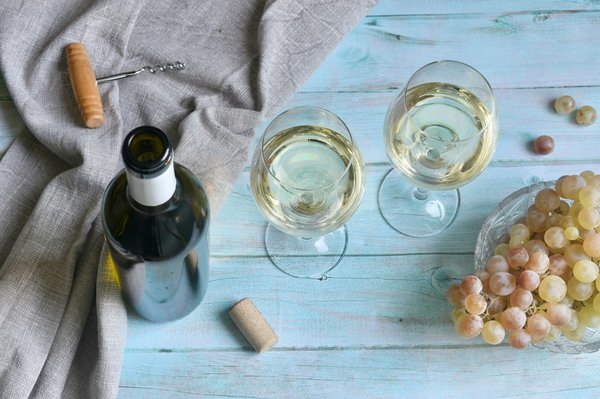 Plaisirs du palais : accords parfaits avec un blanc sec